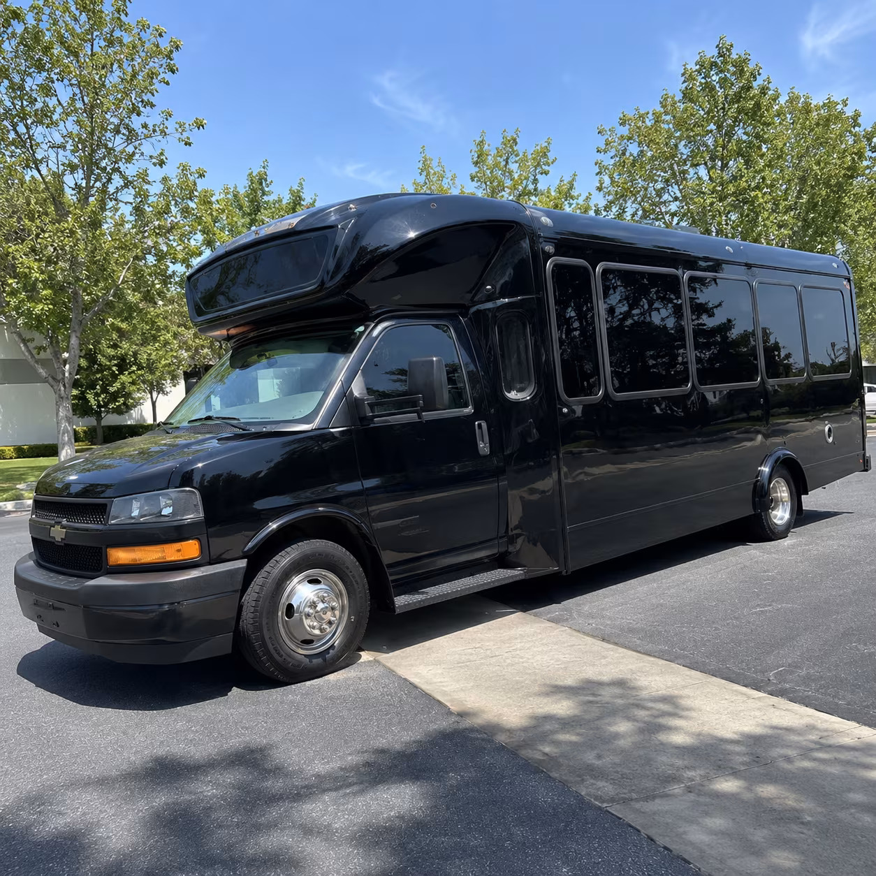 kyle 15 passenger party bus