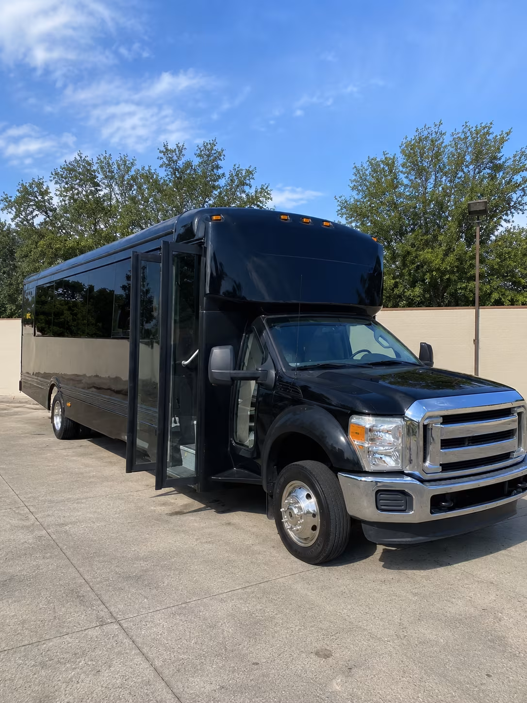 kyle 20 passenger party bus