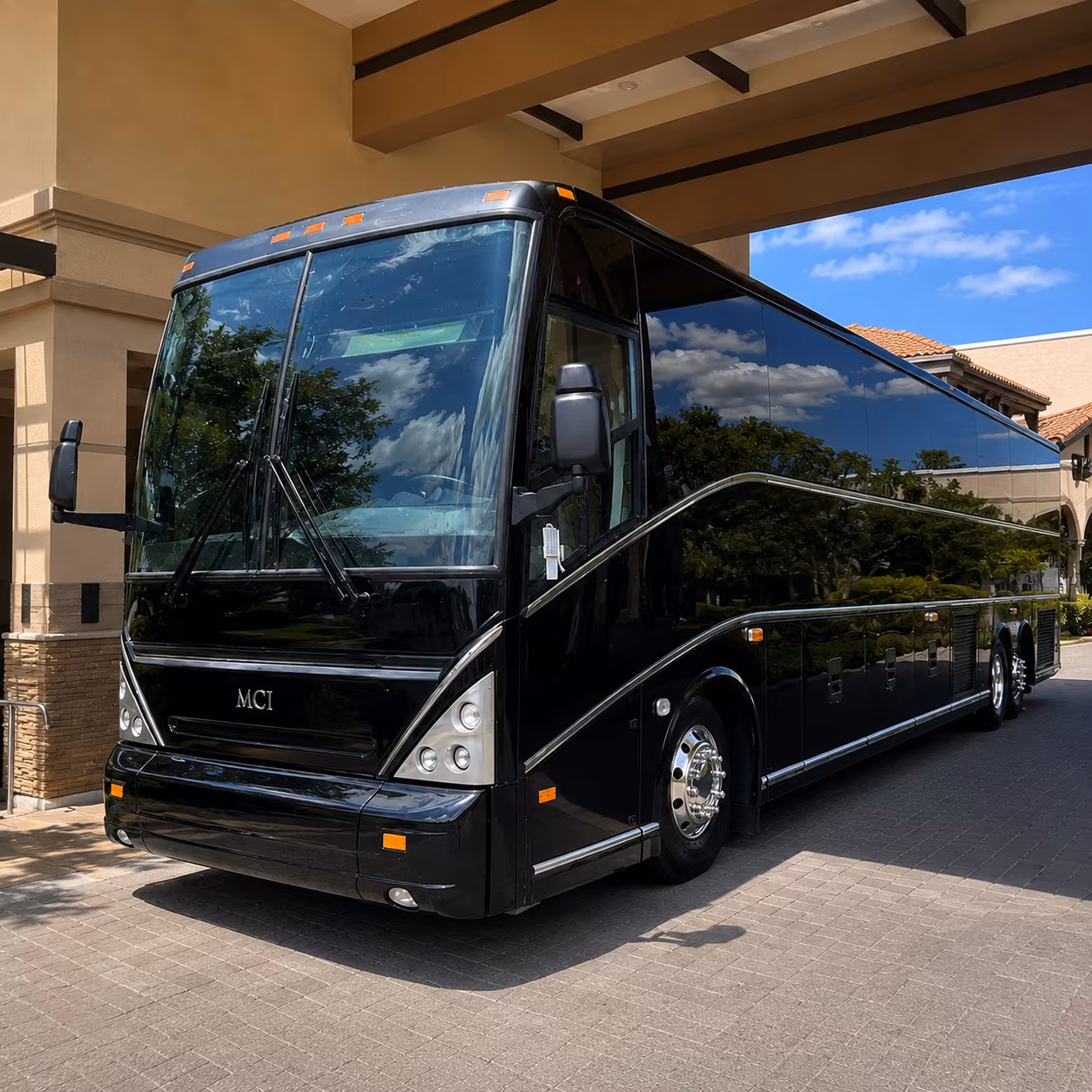 why kyle groups choose a bus for the aus and sat airport run
